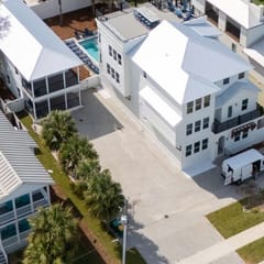 The Grand: 12 Bedrooms - 20 Beds. Golf Cart Rental Available!
